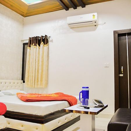 Hotel Shree Dwarkadhish Palace Удджайн Экстерьер фото