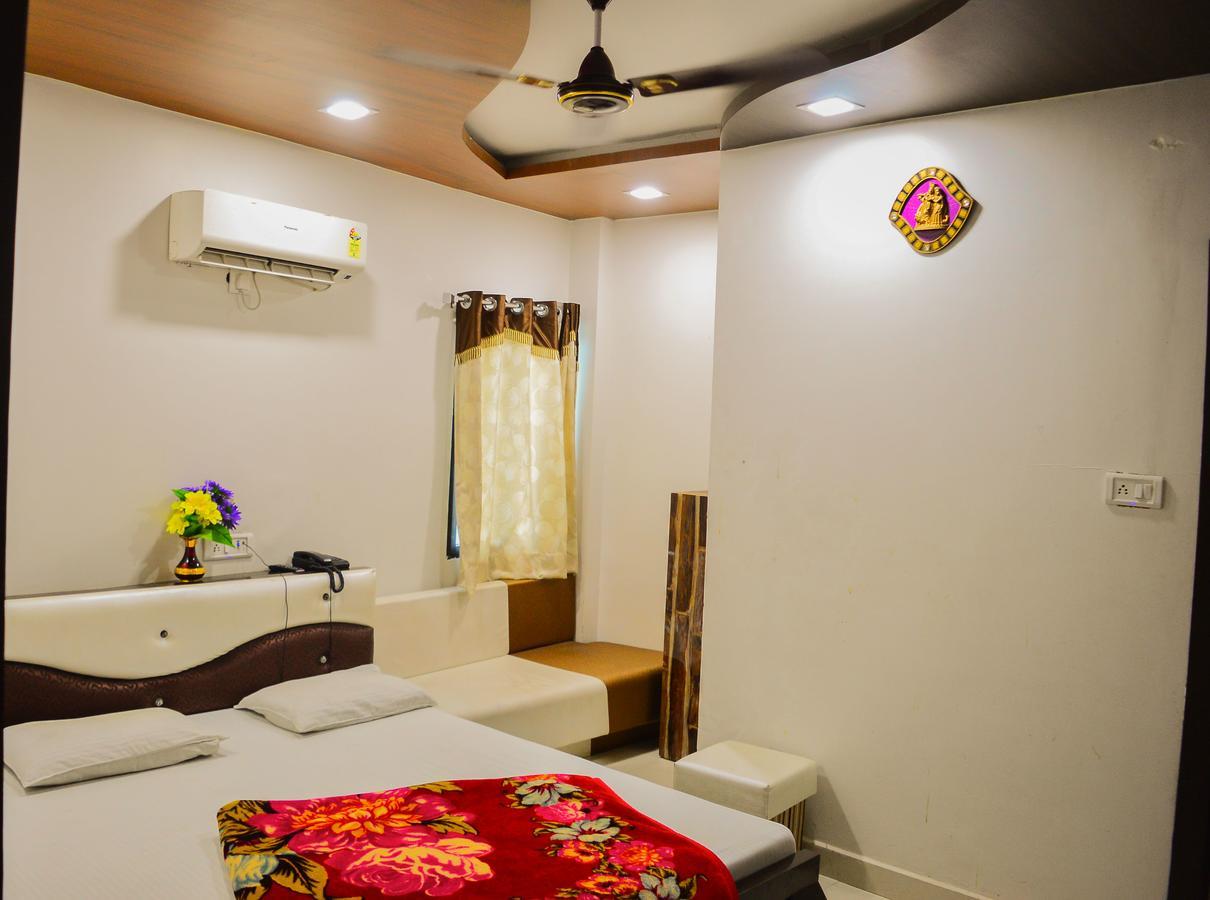 Hotel Shree Dwarkadhish Palace Удджайн Экстерьер фото